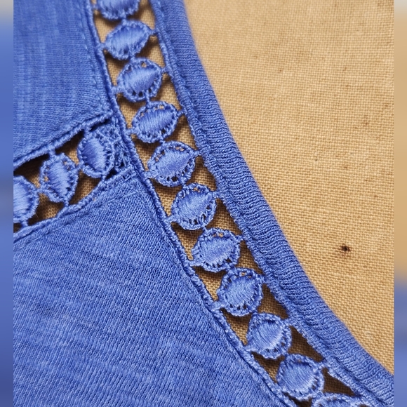 BANANA REPUBLIC Pretty Openwork Periwinkle Blue Short Sleeve Top EUC - Picture 2 of 6